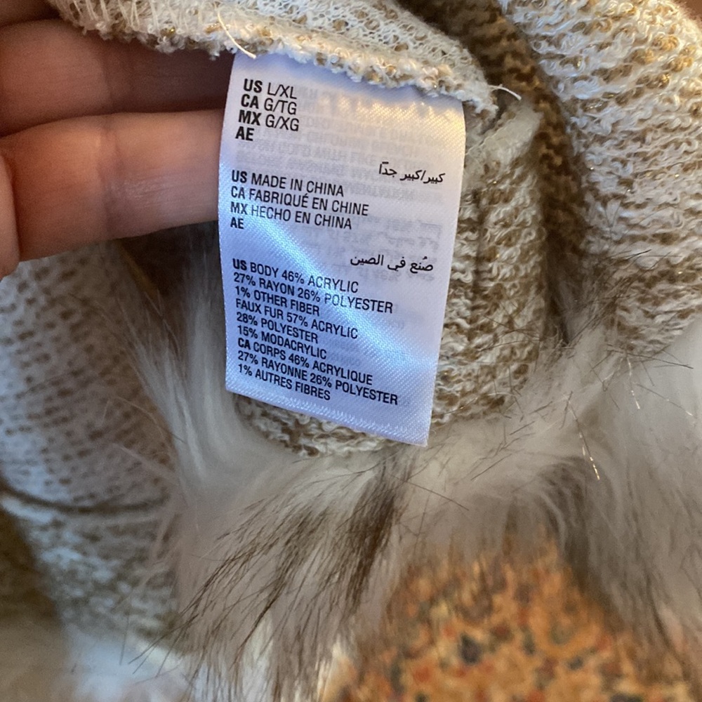 Poncho - Picture 4 of 4